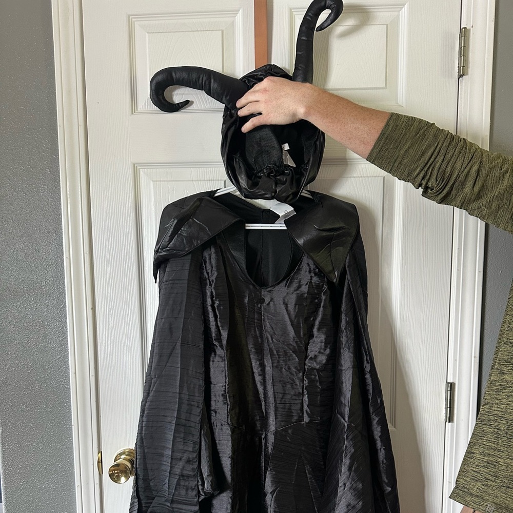 🧙‍♀️ Maleficient 🧙‍♀️Costume with Headpiece Large 12 - 14 and staff/wand